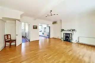 328 Alexandra Park Road, photo 2