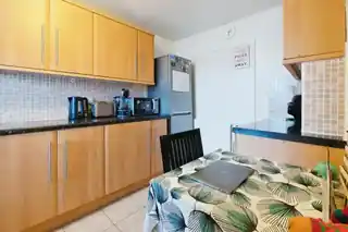 329 Hanbury Street, photo 4