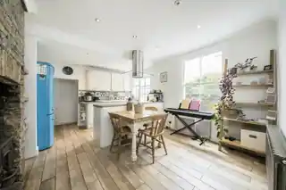 32A Burnbury Road, photo 3