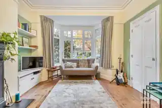 33 Bagshot Road, photo 2