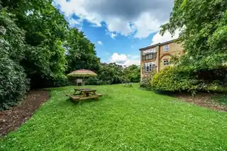 33 Belvedere Place, photo 2
