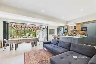 33 Bolton Road, photo 2