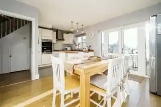 33 Clitheroe Road, photo 4