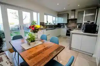 33 Coombewood Drive, photo 2