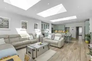 33 Deanhill Road, photo 4