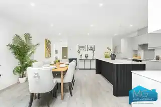 33 Edgewood Mews, photo 2