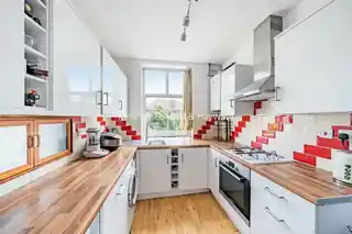 33 Friern Barnet Lane, photo 3