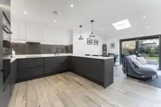 33 Gander Green Lane, photo 3