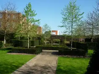 33 Holford Way, photo 3