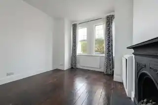 33 Little Ealing Lane, photo 2