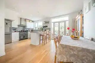 33 Meadow Close, photo 3