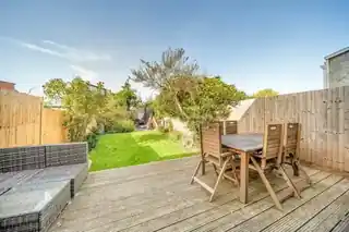 33 Meadow Close, photo 2