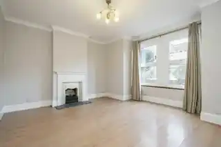 33 Millbourne Road, photo 2