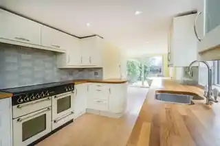 33 Millbourne Road, photo 3