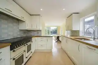 33 Millbourne Road, photo 4