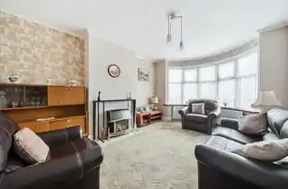 33 Montrose Avenue, photo 2