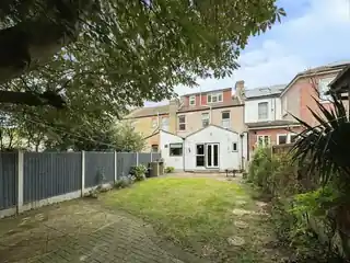 33 Sackville Gardens, photo 2
