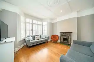 33 St Albans Avenue, photo 2