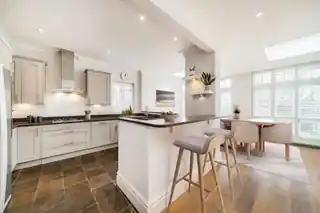 33 St Albans Avenue, photo 3