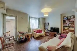 33 Wisteria Road, photo 4