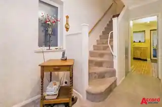 335 Pettits Lane North, photo 3