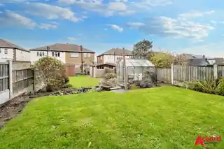 335 Pettits Lane North, photo 2