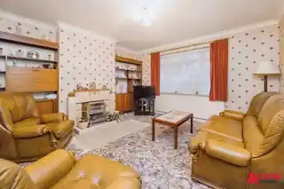 335 Pettits Lane North, photo 4