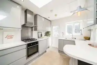 335A Acton Lane, photo 3