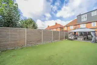 337 Bishopsford Road, photo 2