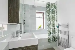 337 Green Wrythe Lane, photo 4