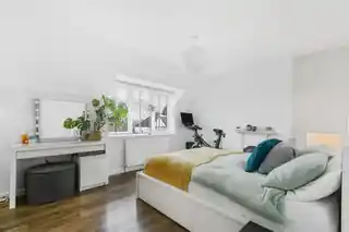 337 Green Wrythe Lane, photo 3