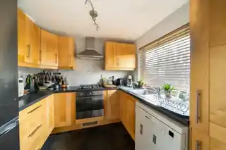 34 Basinghall Gardens, photo 3