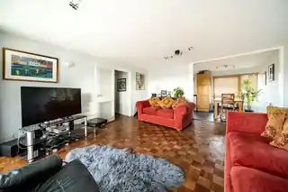 34 Basinghall Gardens, photo 4