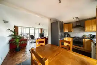 34 Basinghall Gardens, photo 2