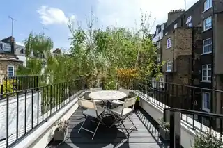 34 Charlwood Street, photo 3