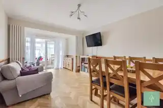 34 Chequers Way, photo 4