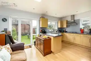 34 Conway Crescent, photo 2