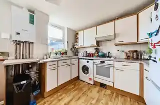 34 Garden Close, photo 3