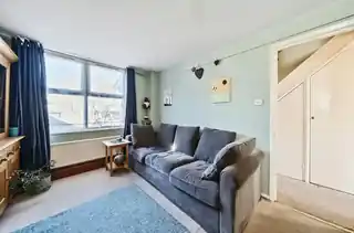 34 Garden Close, photo 2