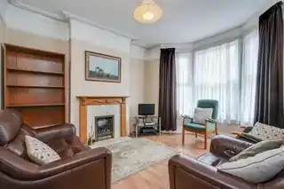34 Grove Avenue, photo 2