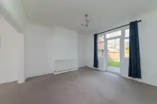 34 Hervey Close, photo 3