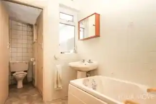 34 Hill Grove, photo 2