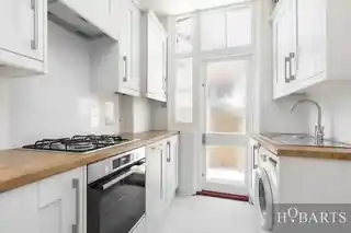 34 Lyndhurst Road, photo 3
