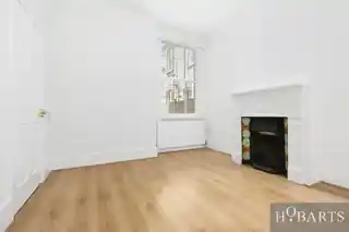 34 Lyndhurst Road, photo 2