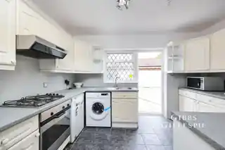 34 Pear Tree Avenue, photo 2