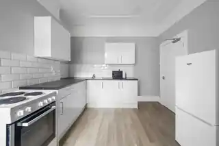 34 Sirdar Road, photo 3