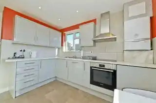 34 Twickenham Gardens, photo 4