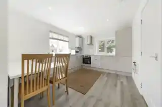 34 Willow Road, photo 2