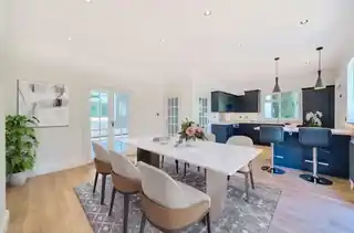34 Woodcote Grove Road, photo 4