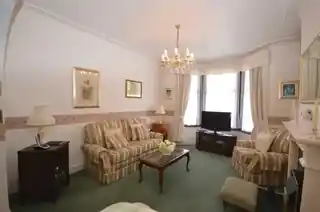 34 Woodhurst Road, photo 3